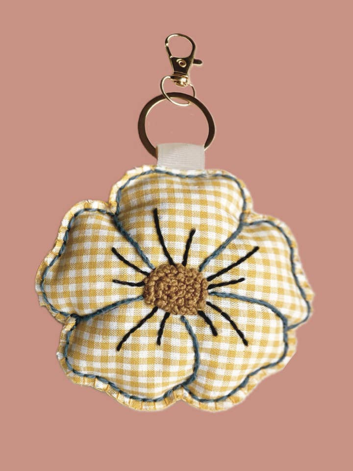 Gestickter Schlüsselanhänger - gelb/weiß karierte Blume für den Großhandel von Les Yeux fripons