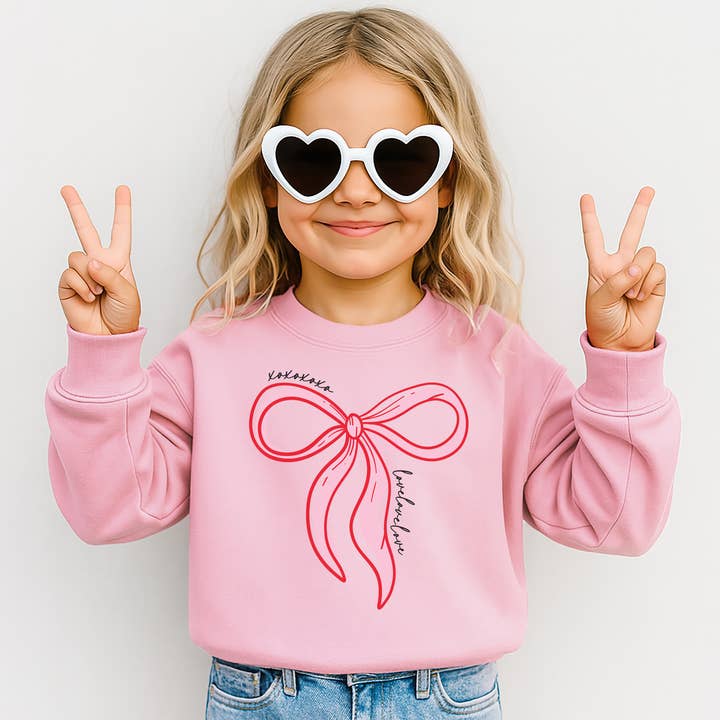 XOXO Bow | Sweatshirt de la Saint-Valentin pour bébés et petites filles pour la vente par Holland Ave Clothing