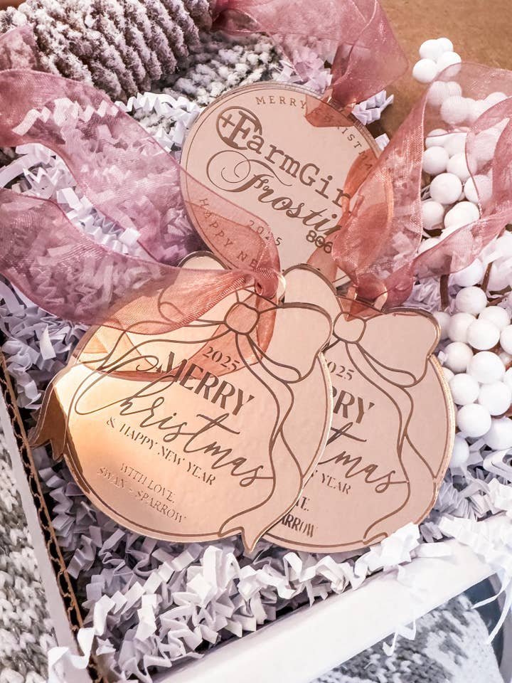 Ornements Miroirs en Or Rose Personnalisés pour la vente par Birchwood Laser & Design