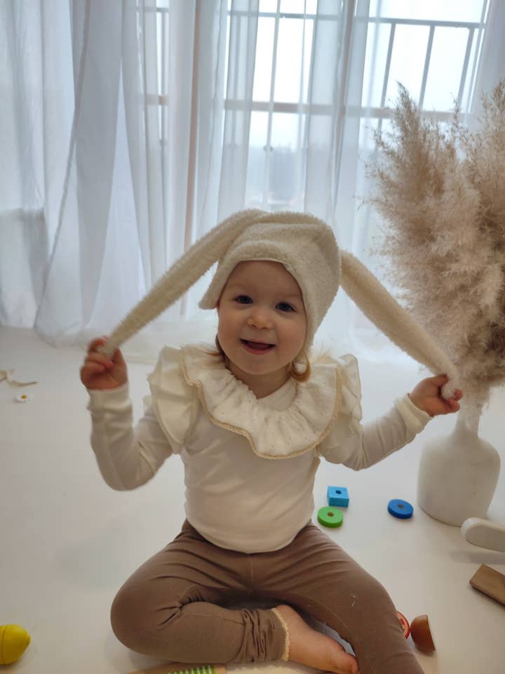 Oster-Mütze mit Hasenohren aus Plüsch für Neugeborene für den Großhandel von Petiteaude