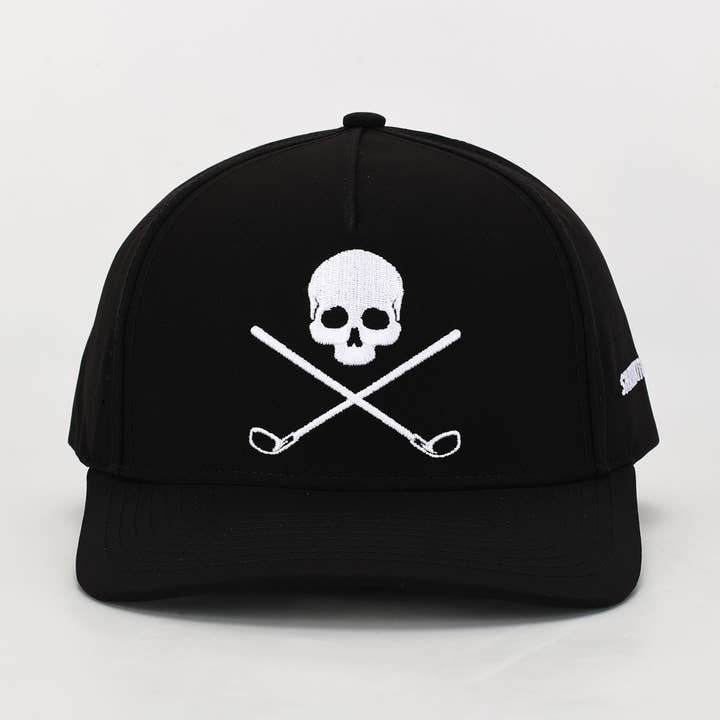 Casquette de golf noire avec tête de mort et os croisés pour la vente par Shank It Golf
