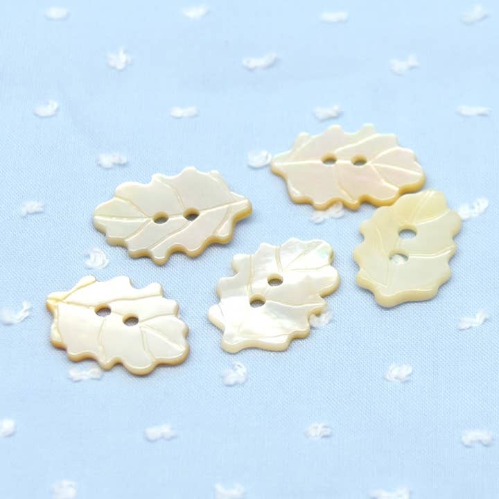 "Oak leaf troca button" 22 mm in length for wholesale by LA DROGUERIE