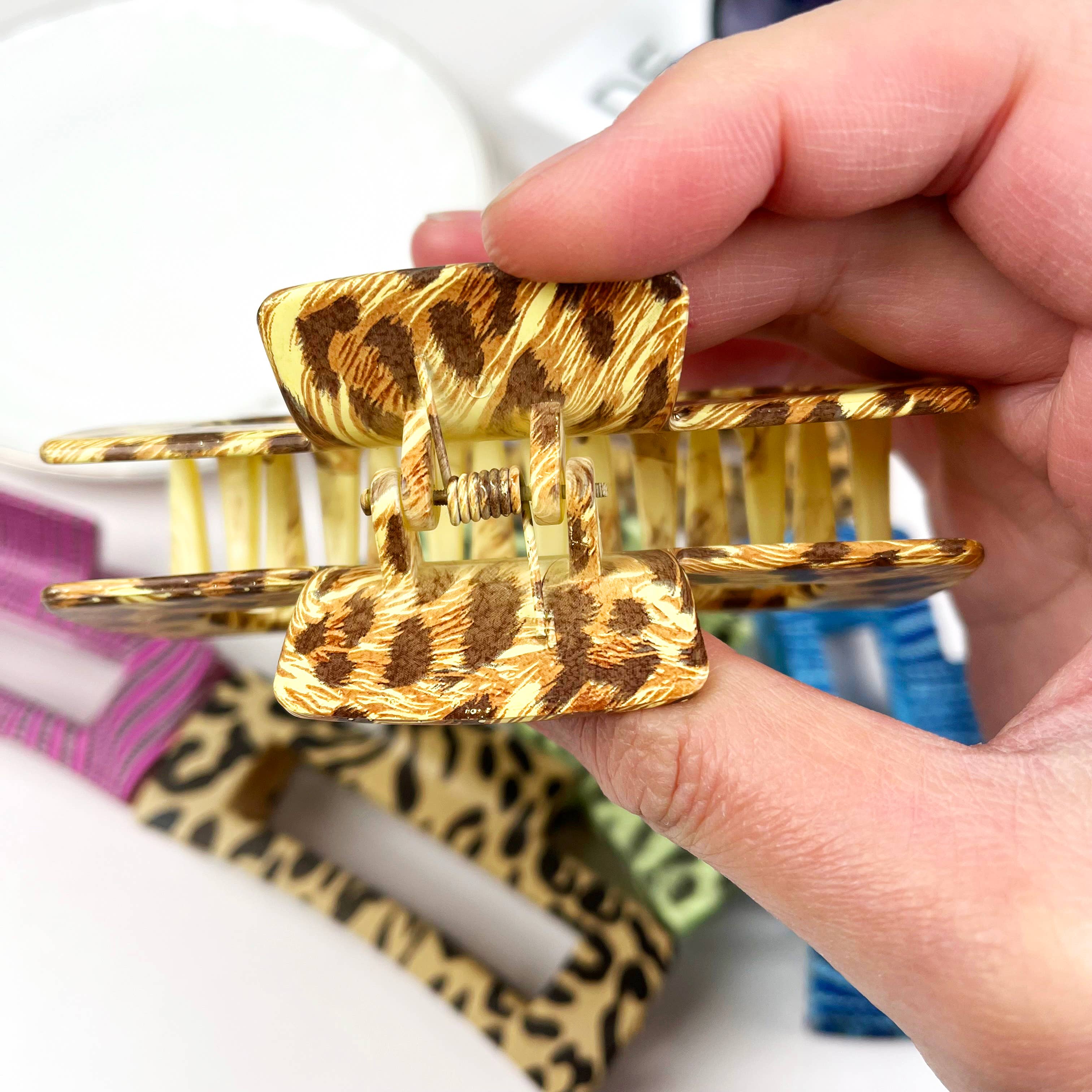 SoapElenGlen - Venta al por mayor Horquilla para el pelo - Mujer - Pinza rectangular para el pelo con estampado de leopardo a rayas3