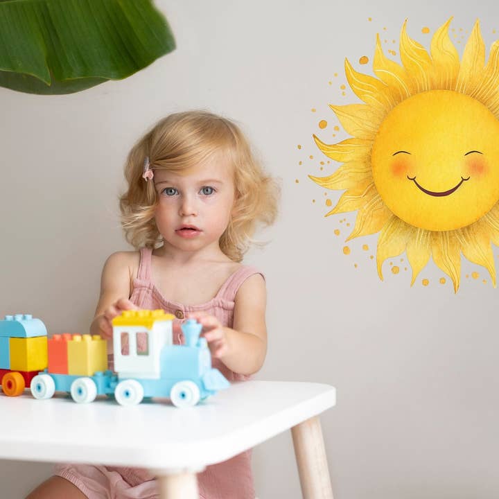 Sticker mural soleil joyeux à l'aquarelle - Autocollant décoratif gai pour chambre de bébé pour la vente par Decords