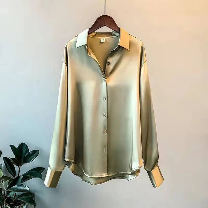 Chemise élégante en satin à manches longues pour la vente par ElevateWell