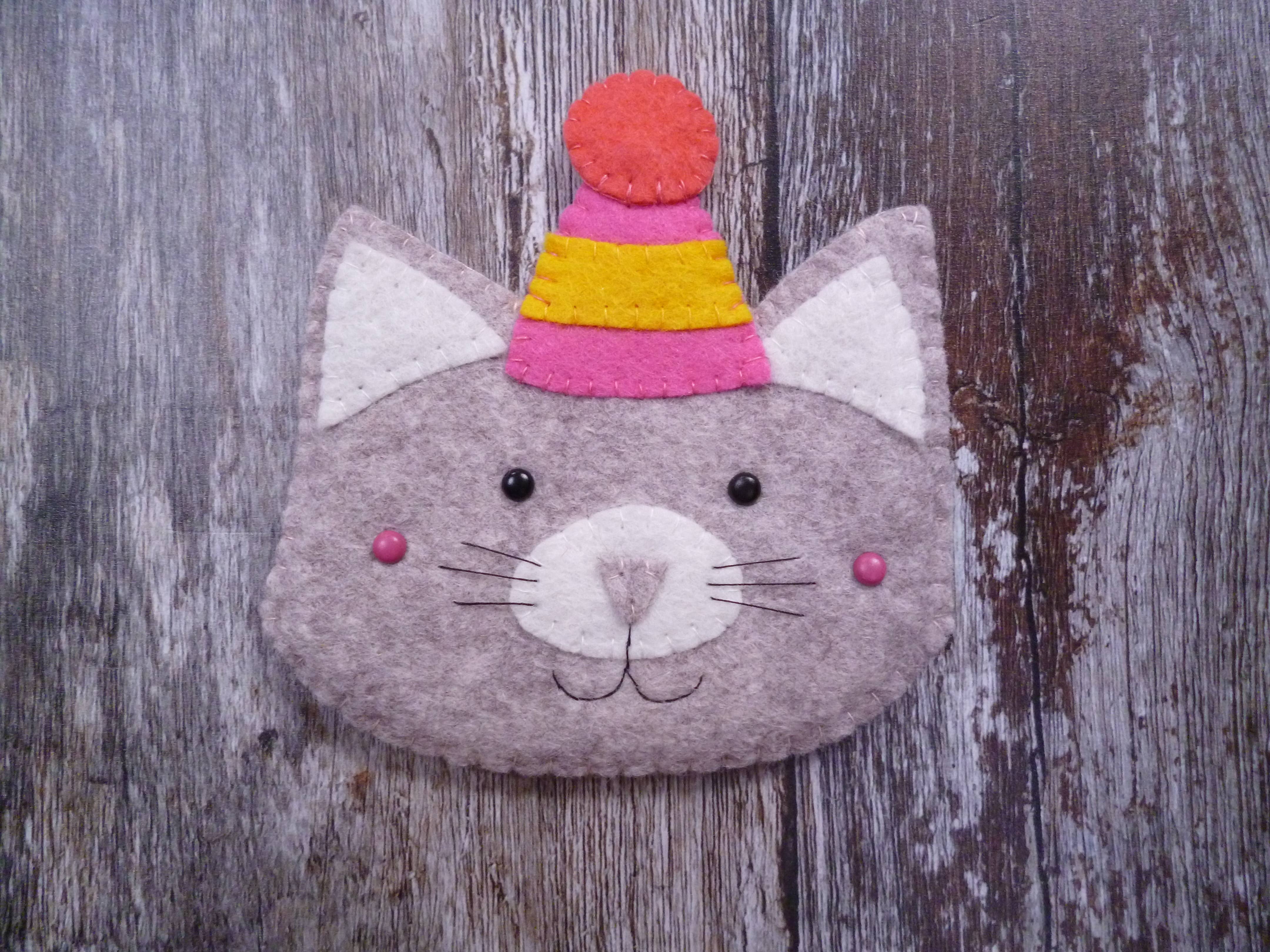 paper-and-string ltd - Wholesale DIY Craft Kit - Cat Felt Decoration Sewing Kit1