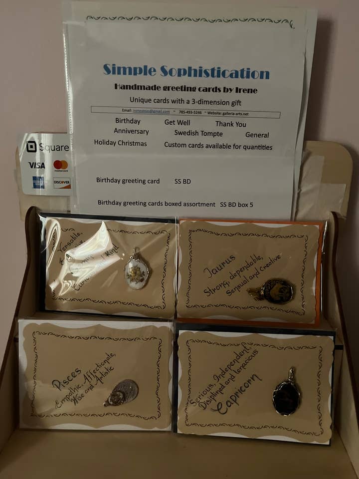 Biglietti fatti a mano con decorazione dello ZODIACO dell'Acquario per la vendita all'ingrosso da parte di Simple Sophistication