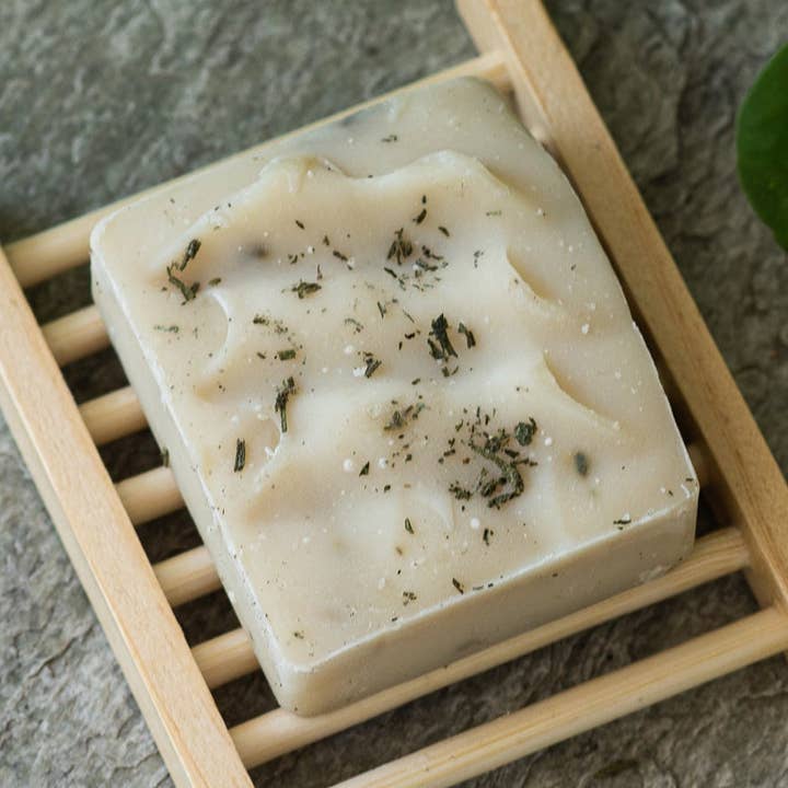 Savon naturel au romarin et à l'arbre à thé pour la vente par Arthousefern