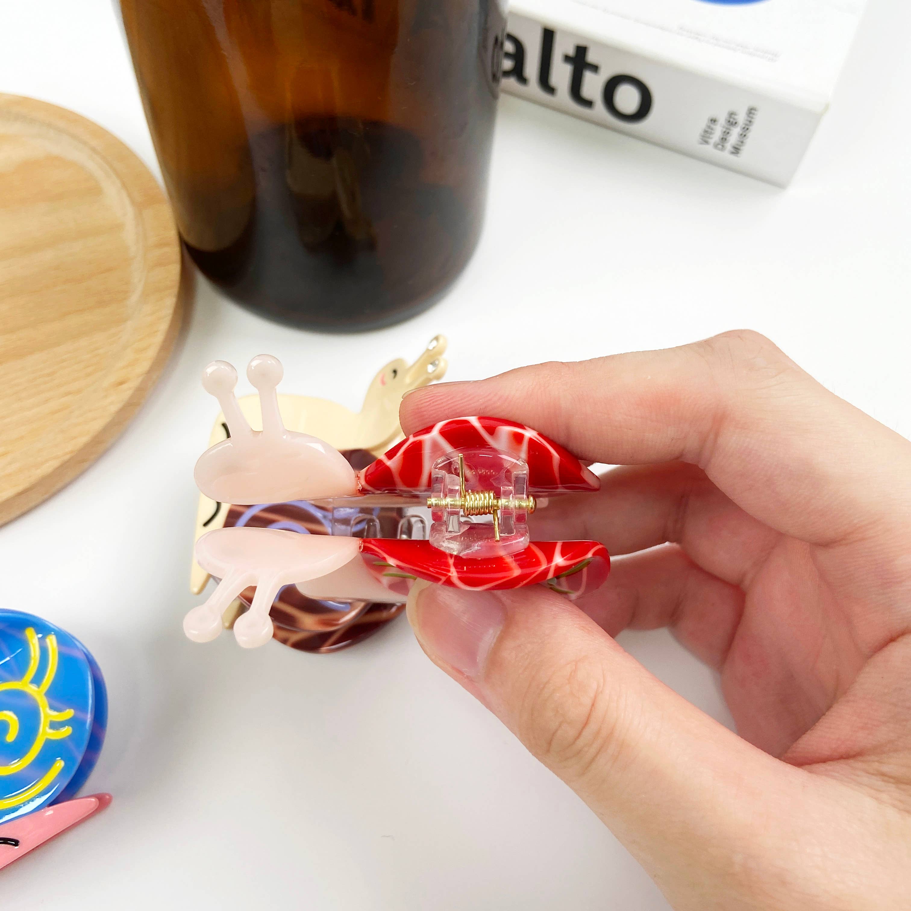 TheDivaSoap - Wholesale Hair Clip - Women's - Cartoon Snail Hair Clip Acetate Animal Claw Clips4