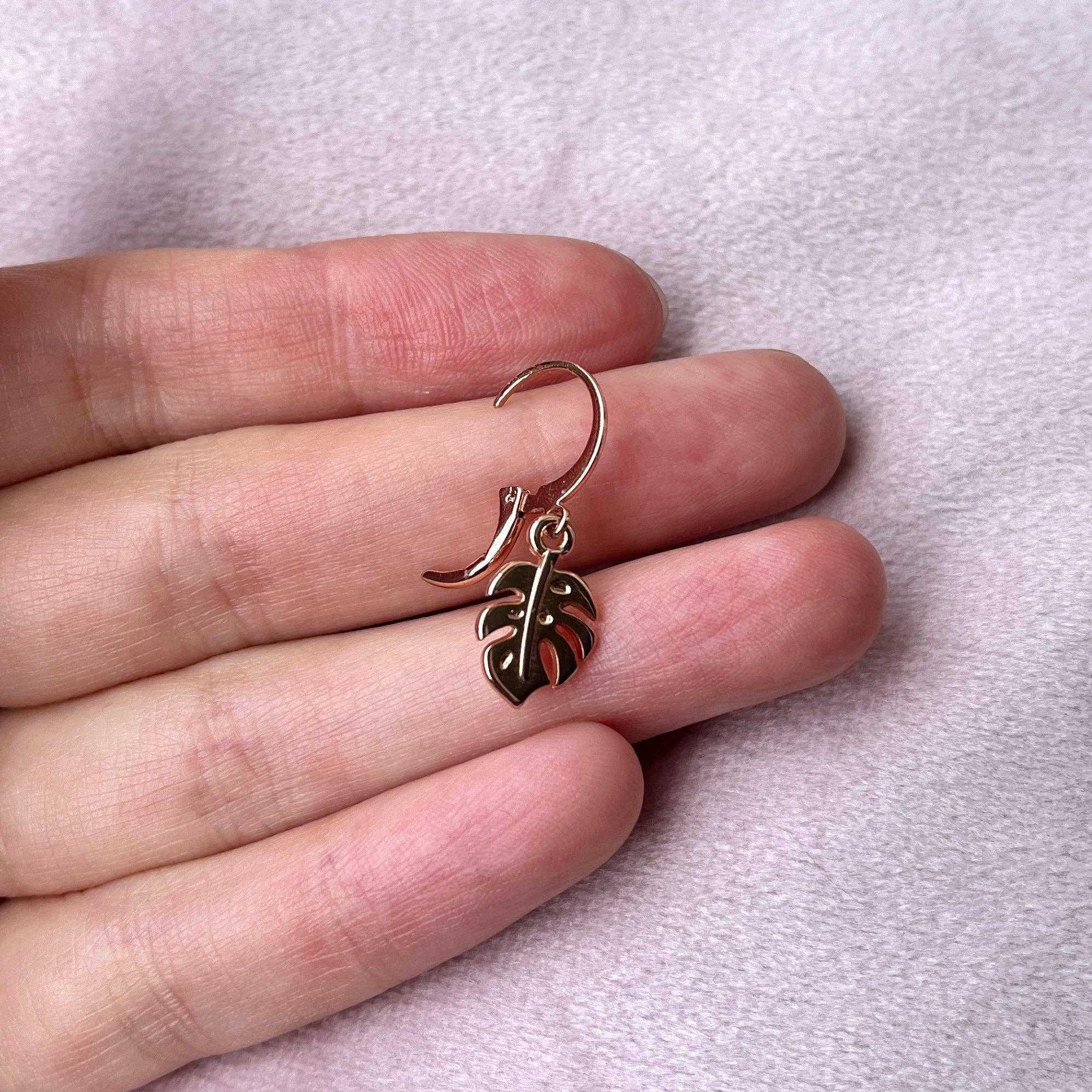 plantyintroverts - Wholesale Dangle Earrings - Rose gold earrings with Monstera leaf pendant and clasp5