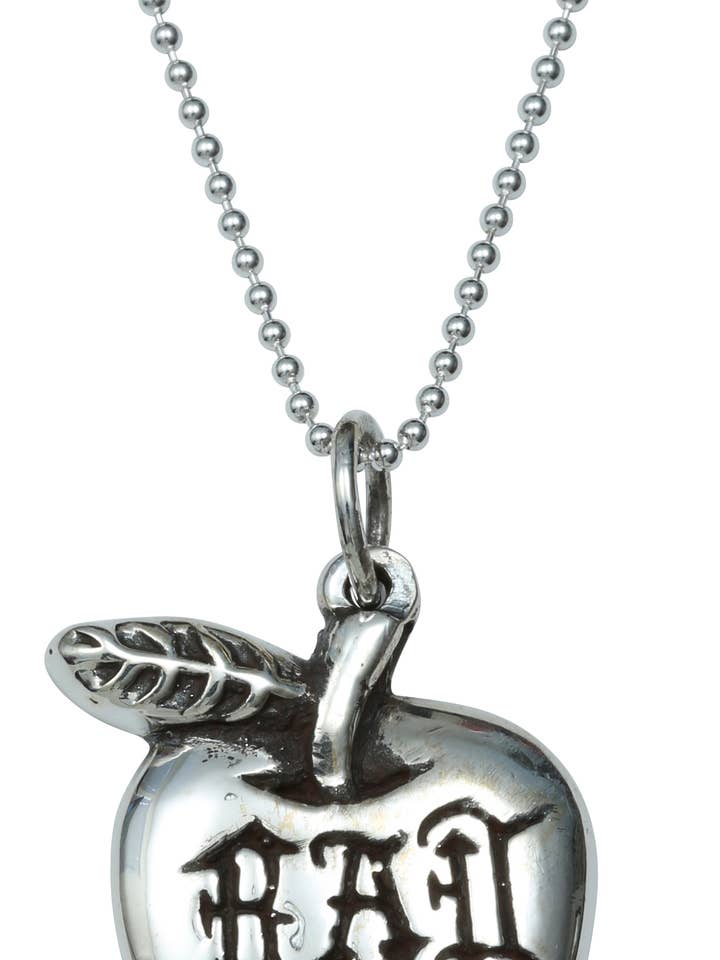 Collier à breloques et pendentifs CH Bad Apple pour la vente par Femme Metale