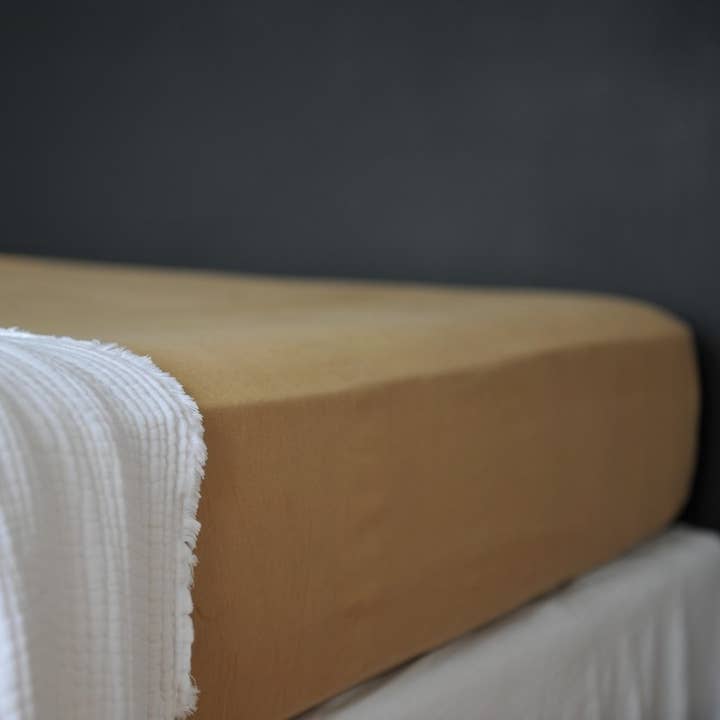 Washed camel linen fitted sheet for wholesale by Maison d'été