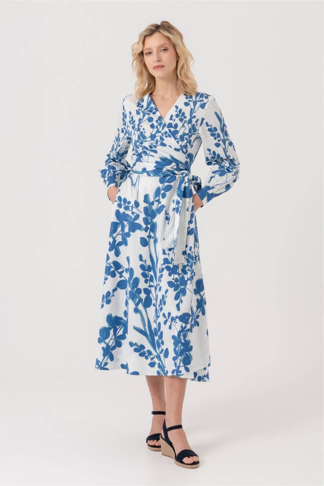 Marianna Déri GmbH - Wholesale Dress - Women's - Wrap dress with blue leaves1