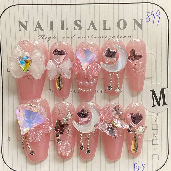 Kids Charm Online - Vente Faux ongles/vernis en patch - LES FEMMES PRESSENT SUR LES ONGLES EN ACRYLIQUE. (FAIT MAIN)4