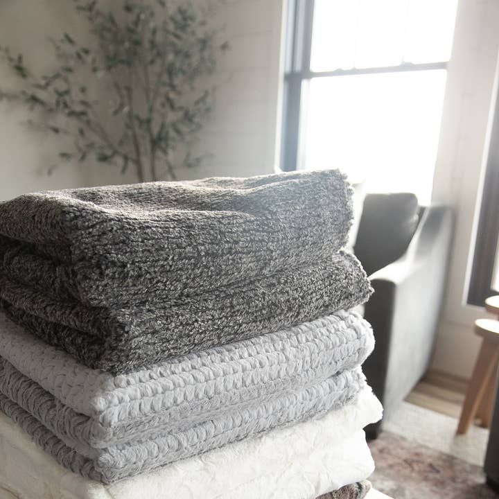 Plaid en fausse fourrure SUPER DOUX - Lavable en machine ! pour la vente par Harmony House