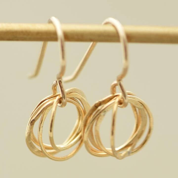 Britta Ambauen Jewelry - Vente Boucles d'oreilles pendantes - Boucles d'oreilles cercle spiralé1