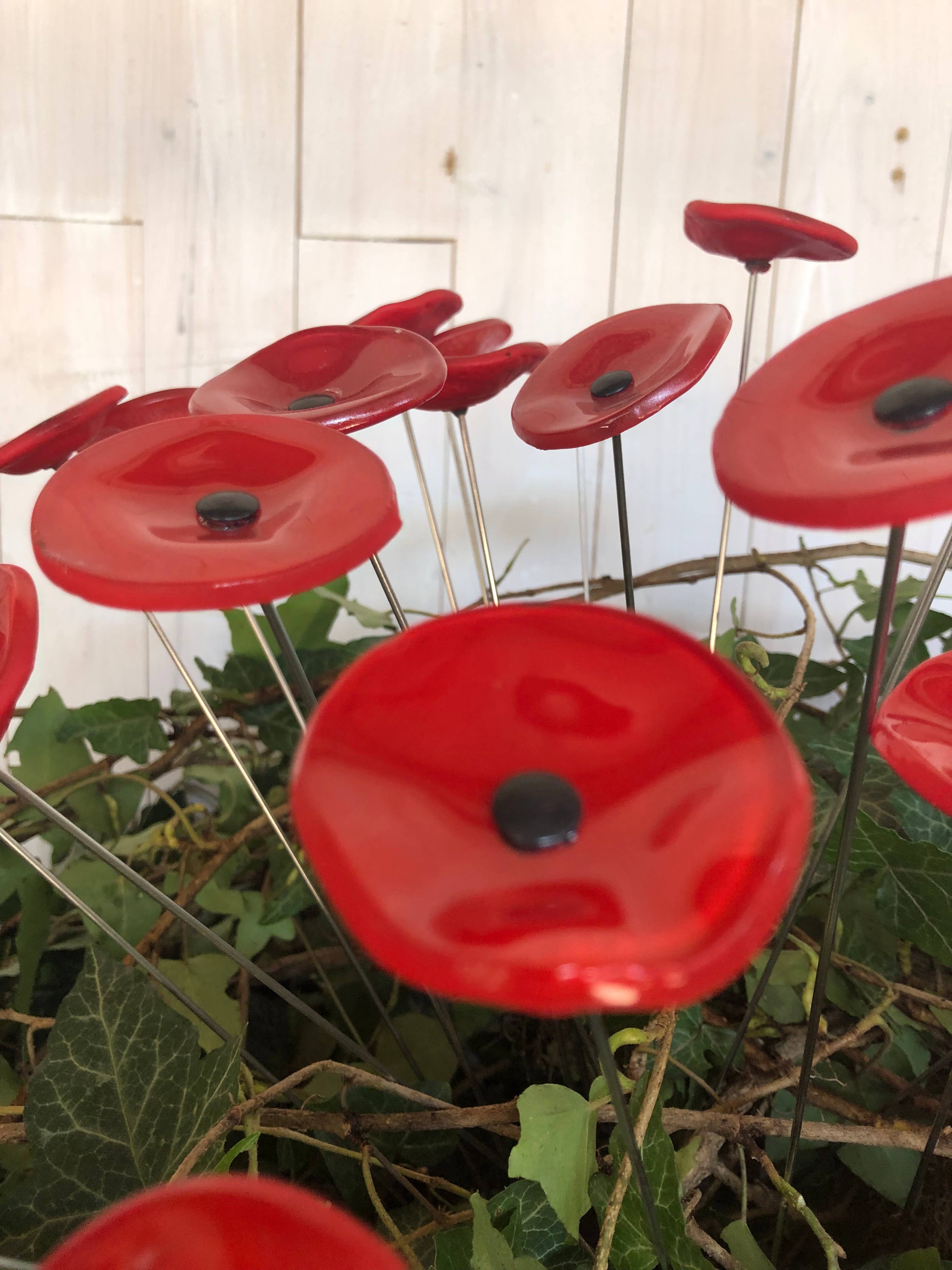 CARNEOL GLASS - Wholesale Garden/Lawn Stake - Small Glass Flower For Outside In Red30