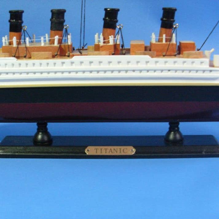Hampton Nautical - Wholesale Decorative Tabletop Object - RMS Titanic Model Cruise Ship 14"3