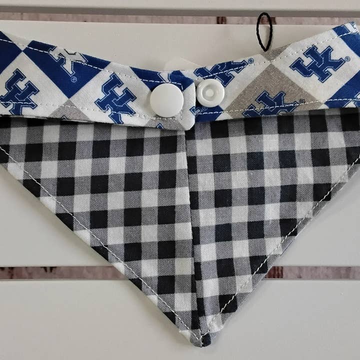 Ternet licenseret britisk stof med blå og grå tern for engroshandel hos DJS & K Handcrafted