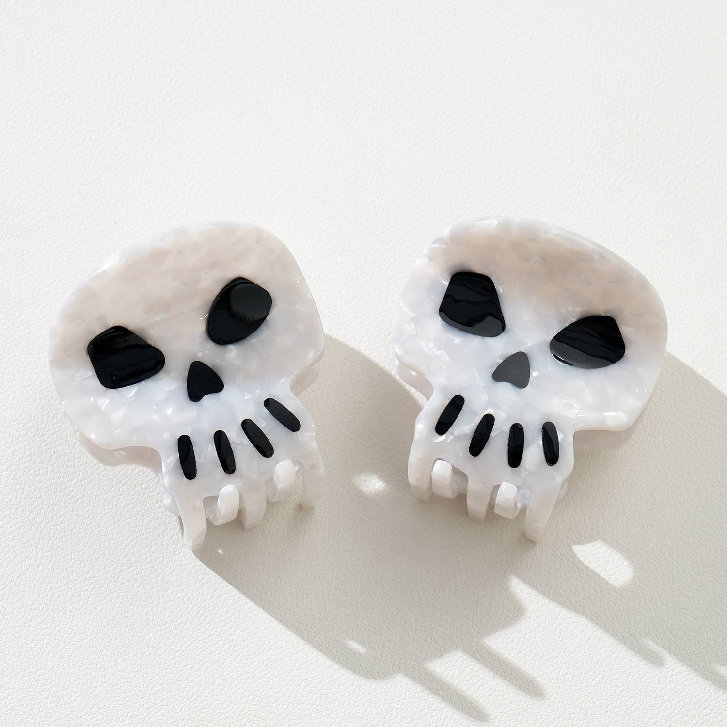 Adorro - Wholesale Hair Clip - Women's - Spooky Skull | Halloween Claw Clip