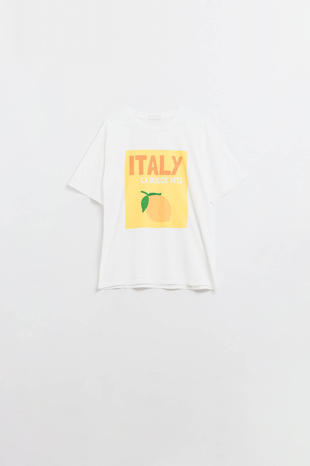 White Italy Dolce Vita T-shirt With Lemon Graphic Print for wholesale on Faire4