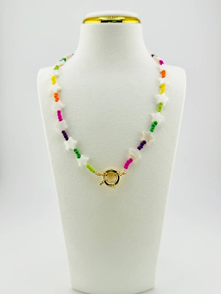 Collier en or 18 carats en forme d'étoile Gabrielle en nacre aux couleurs de l'arc-en-ciel pour la vente par Bella Blu Designs