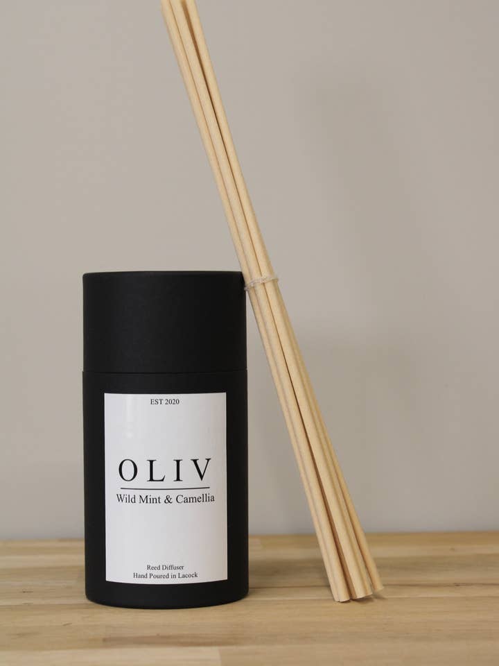 Wilde Minze & Kamelie Natürlicher Raumduft mit Stäbchen für den Großhandel von OLIV Homeware