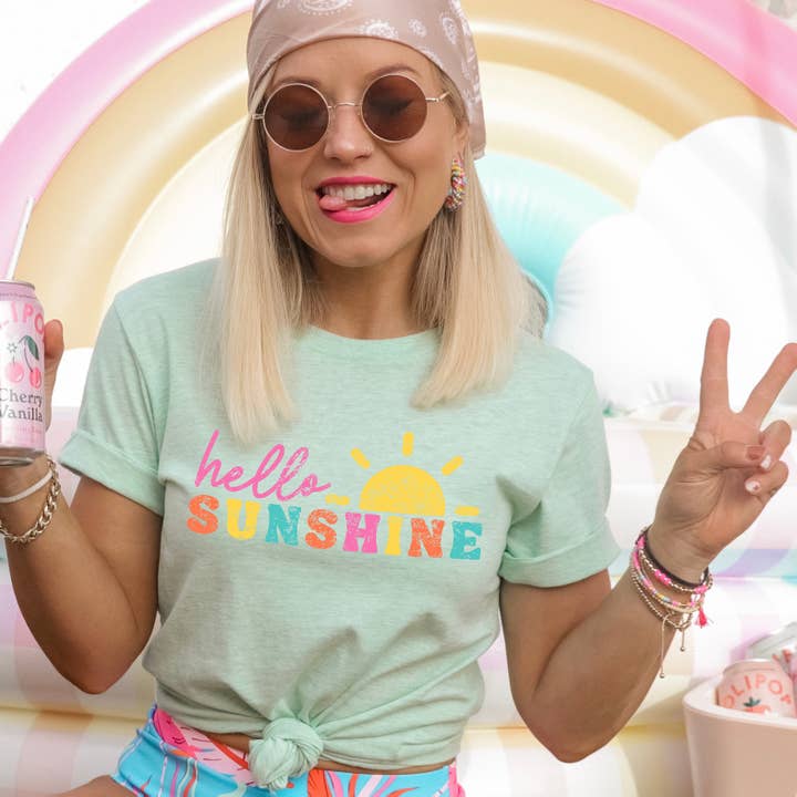 T-shirt Hello Sunshine | T-shirt graphique d'été | T-shirt d'été pour la vente par Dakota Soul Tees