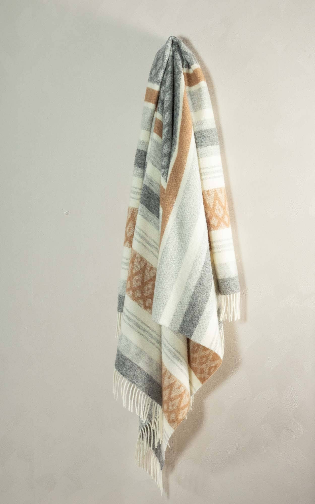 MoST - Wholesale Throw Blanket - Wool Throw Blanket UGLE beige2
