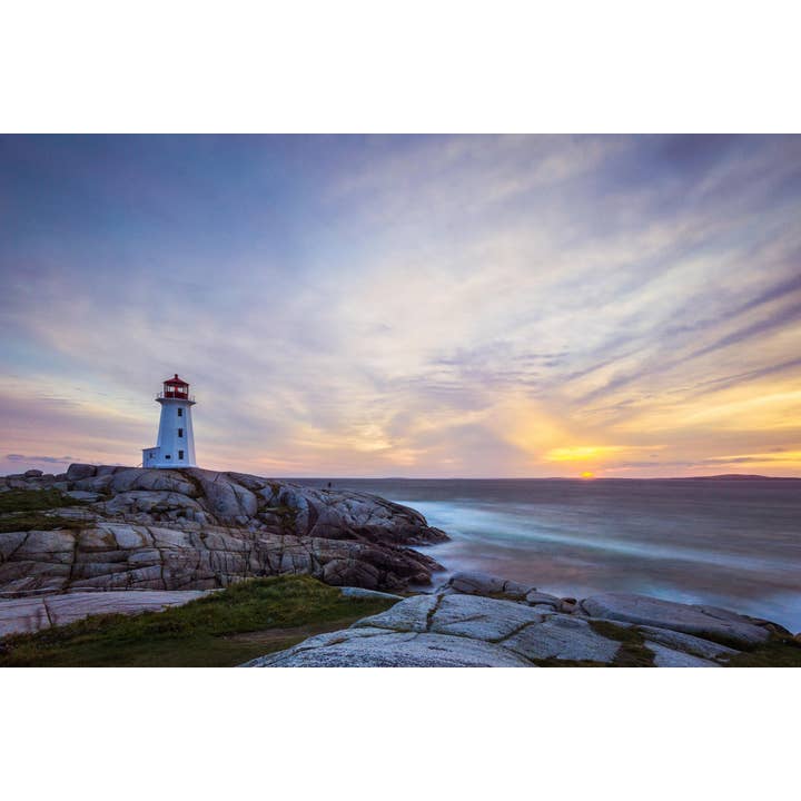 Photo d'art mural du phare de Peggys Cove en Nouvelle-Écosse au crépuscule pour la vente par Gotham Gifts