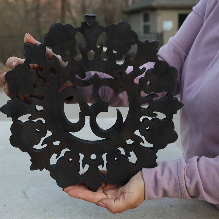 Lungta Imports – Großhandel 3D-Wandkunst – Handgefertigte hölzerne Om-Wand-Dekor-hängende Kunst1