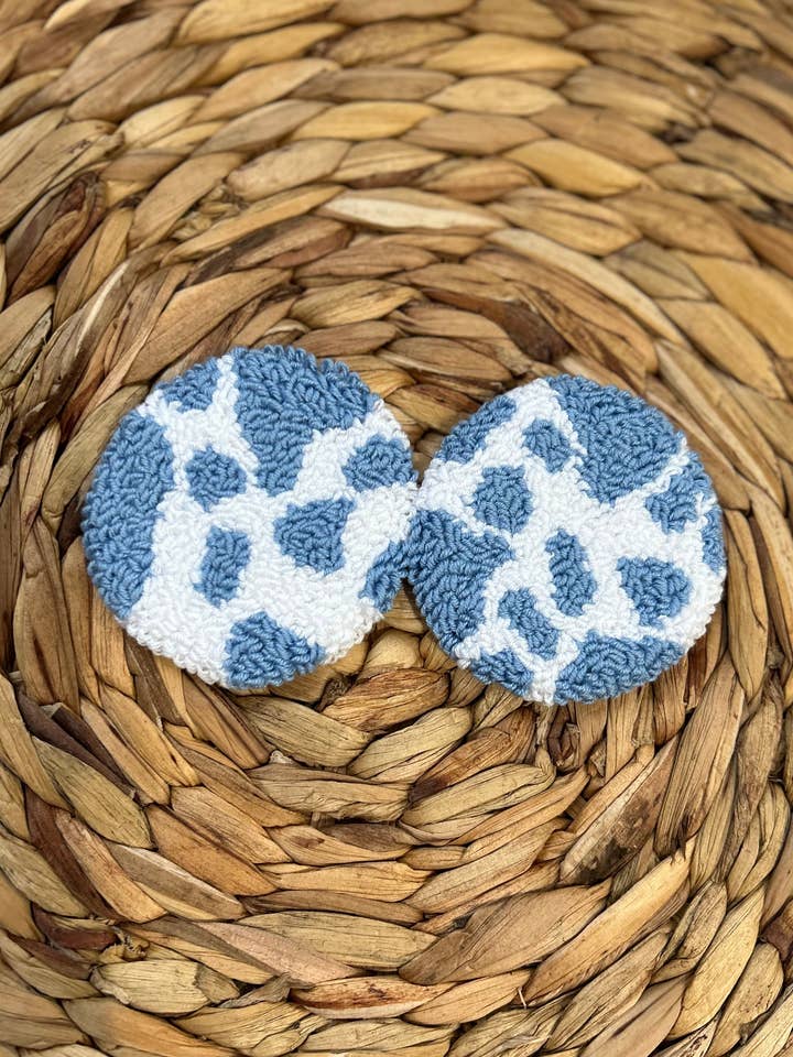 Sous-verres de voiture Punch Needle à motif de vache pour la vente par Z to Z Crafts Co.