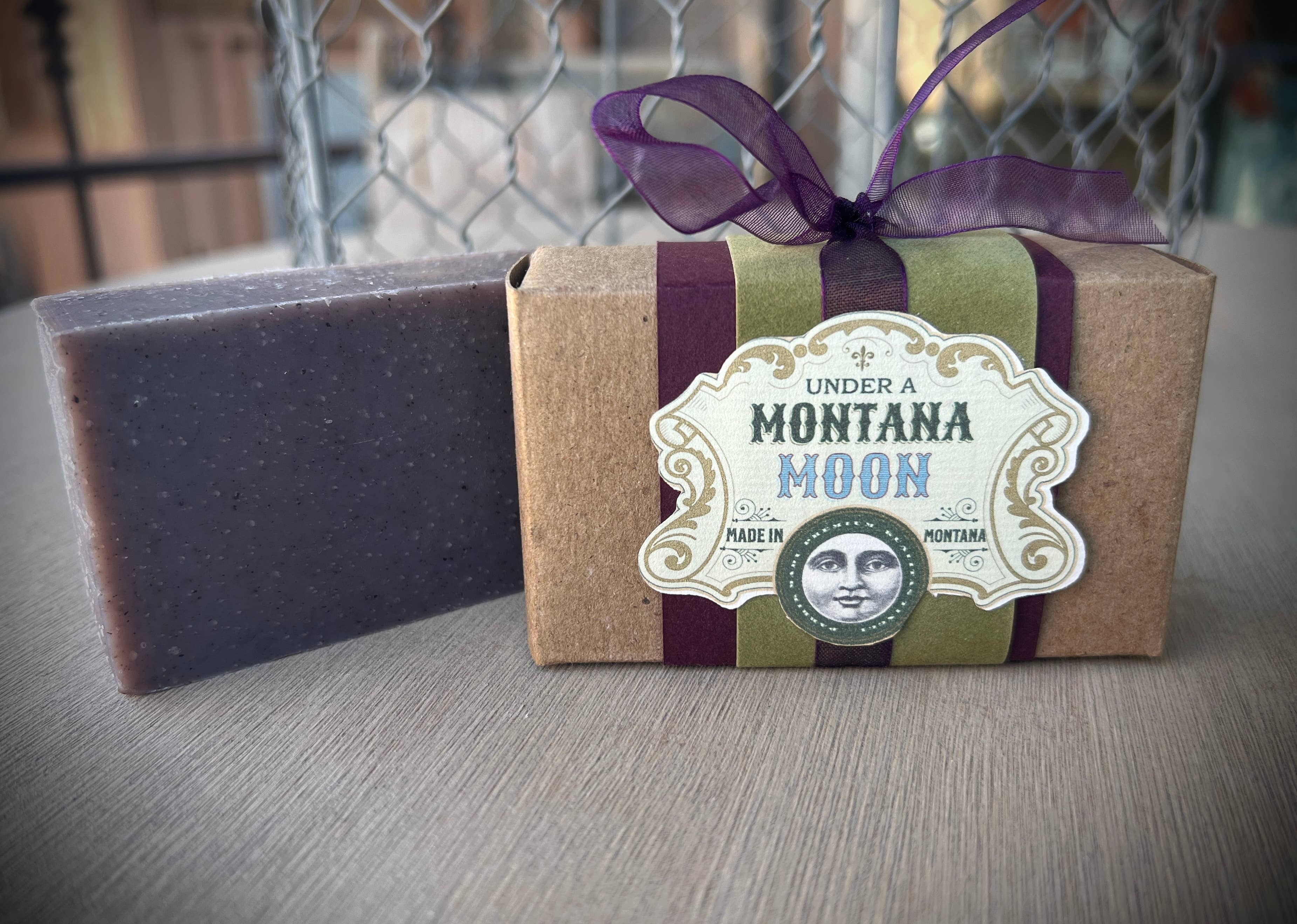 Montana Farmacy – Großhandel Feste Seife – Under a Montana Moon Atelier Handgefertigte Lavendelseife1