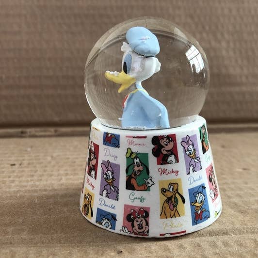 Silver Buffalo - Wholesale Snow Globe - Disney Donald Duck Boxed 45mm Light Up Snow Globe3