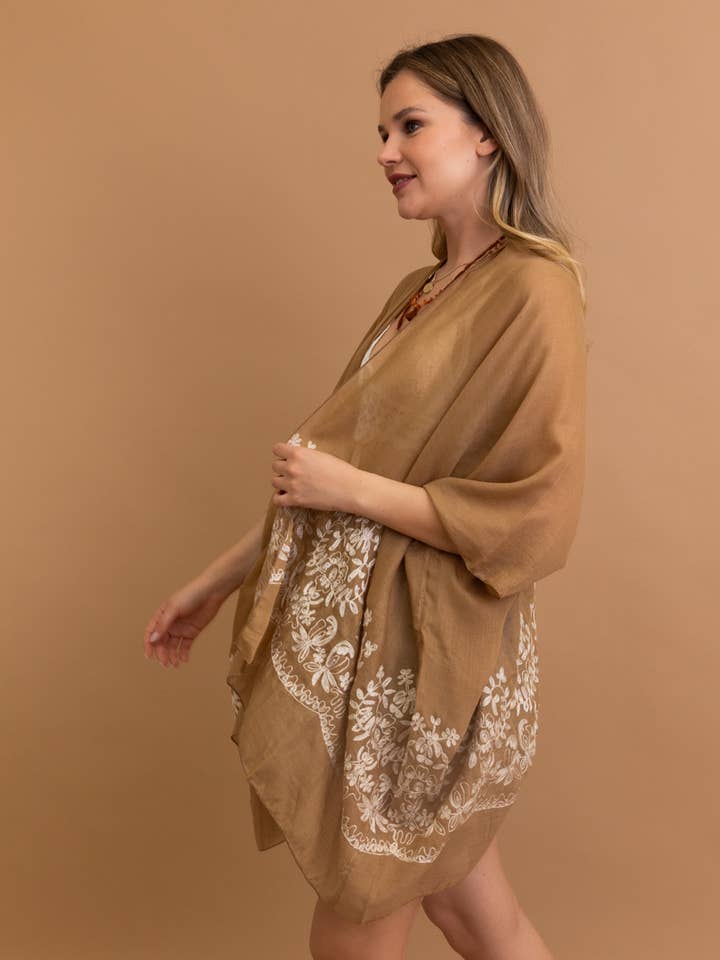 Leto Accessories - Vente Kimono – femme - Kimono brodé floral style bohème chic avec détails en points et pompons 🌼4