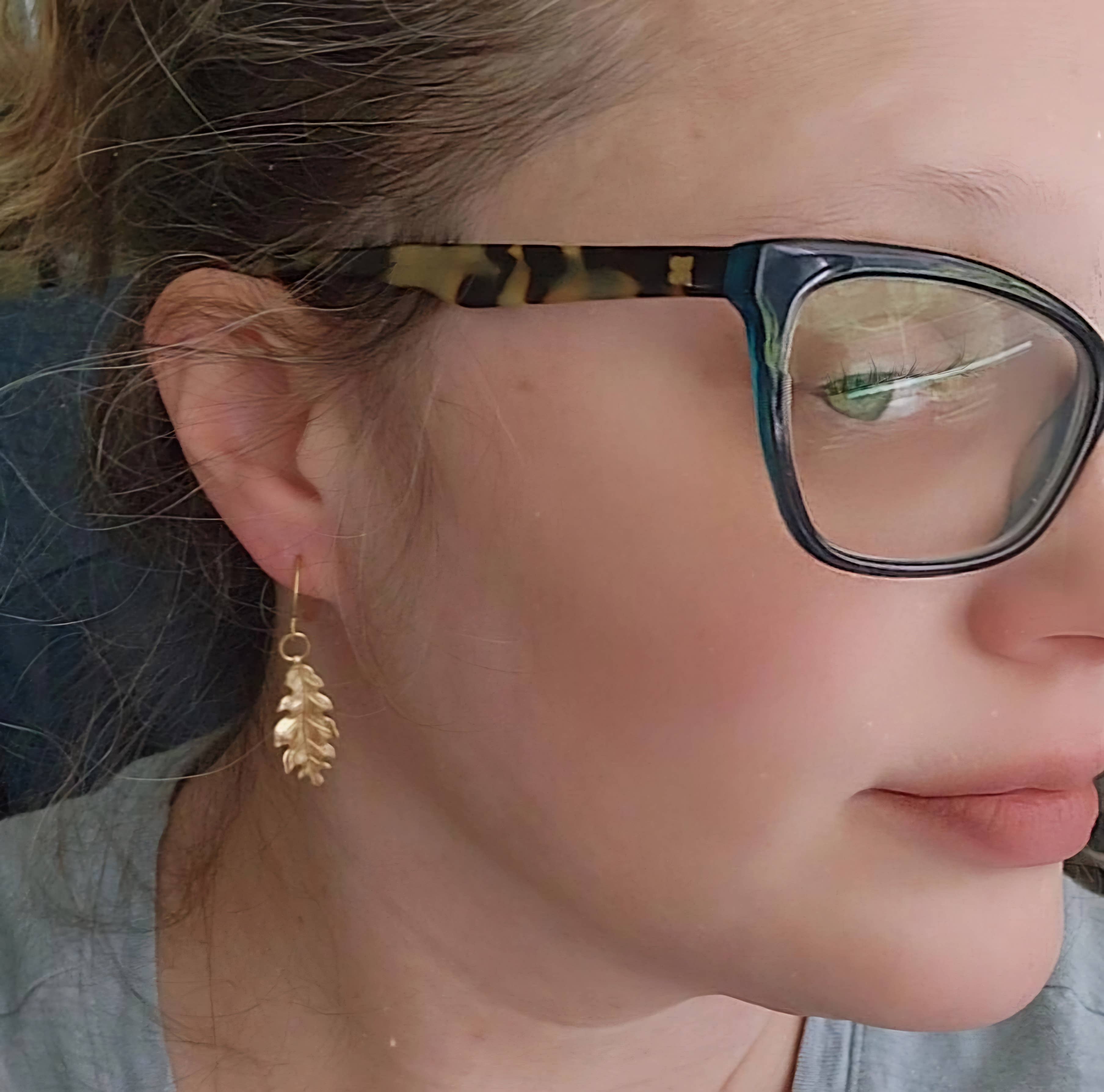 Sara Sela Jewelry – wholesale Dangle earrings – Brass Oak Leaf Dangle Earrings, Floral Botanical Jewelry6