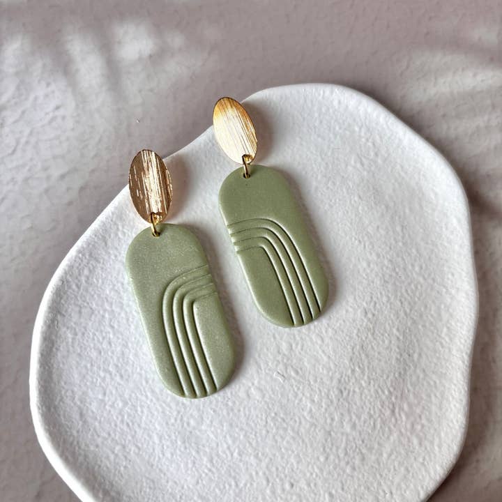 Duestelle Italia - Wholesale Dangle Earrings - Calyx - Minimalist Style Oval Earrings - Handmade in Italy