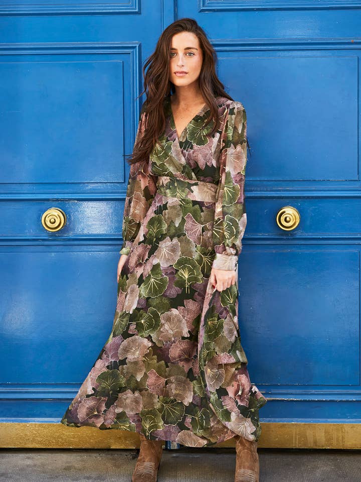 Vestido largo fluido con estampado floral otoñal para venta al por mayor de ELLI WHITE