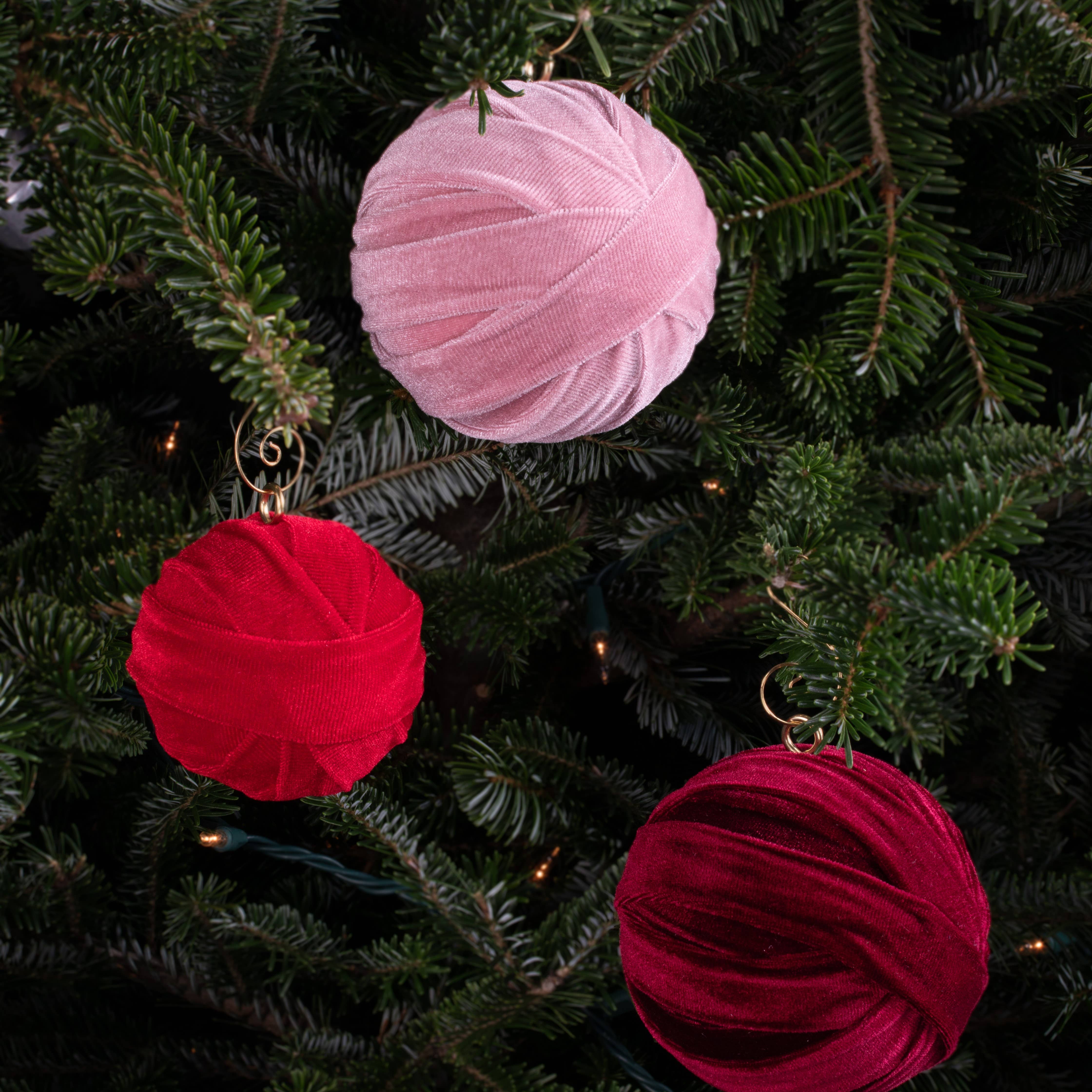 Your Heart's Content – wholesale Ornament – Velvet sphere ornaments for trees, garland, mantel decor3
