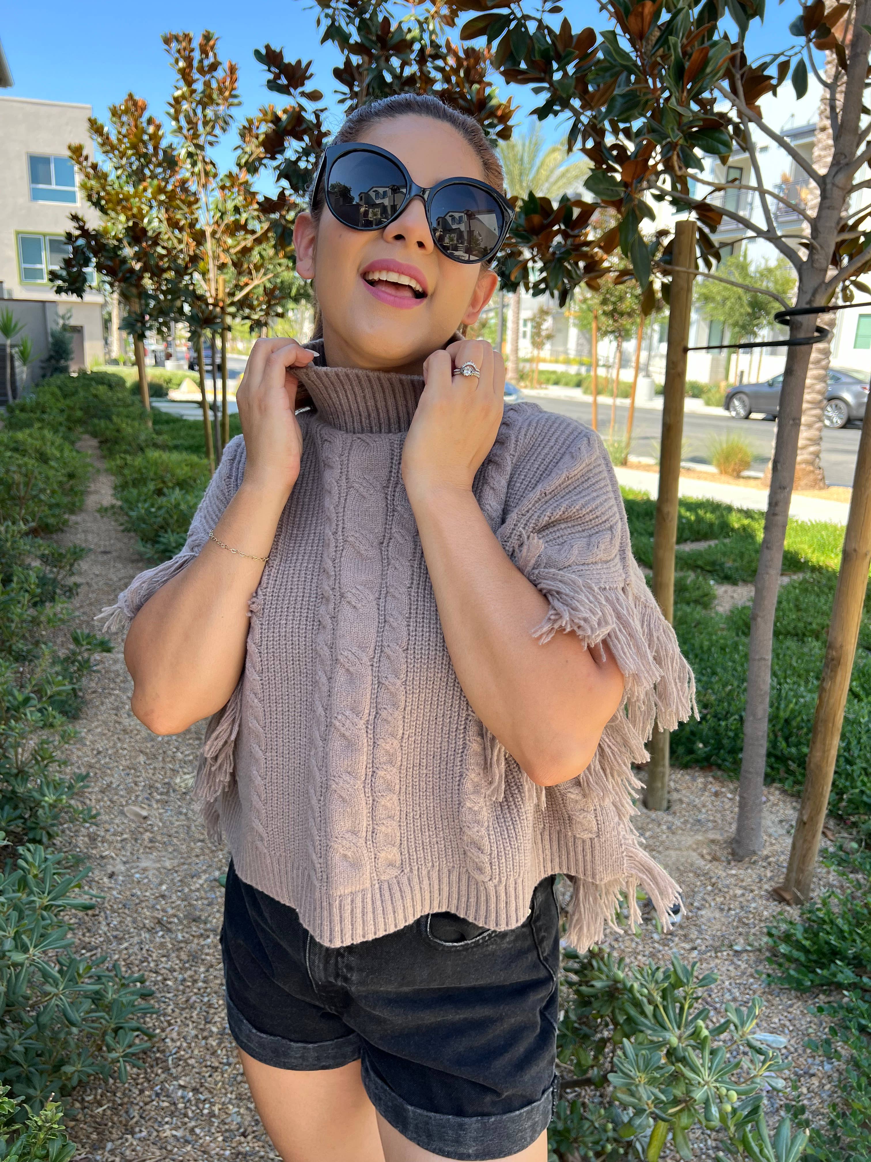 Justin & Taylor - Wholesale Poncho - Dames - Cider || Crop Top Poncho met Kwastjesrand8