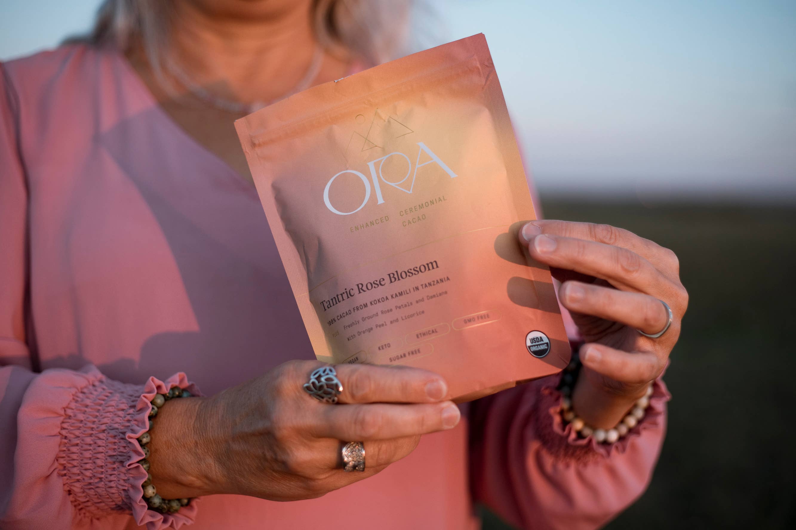 Ora Cacao – wholesale Varm chokladmix/-kit – Tantric Rose Blossom Cacao – Ekologisk ceremoniell choklad9