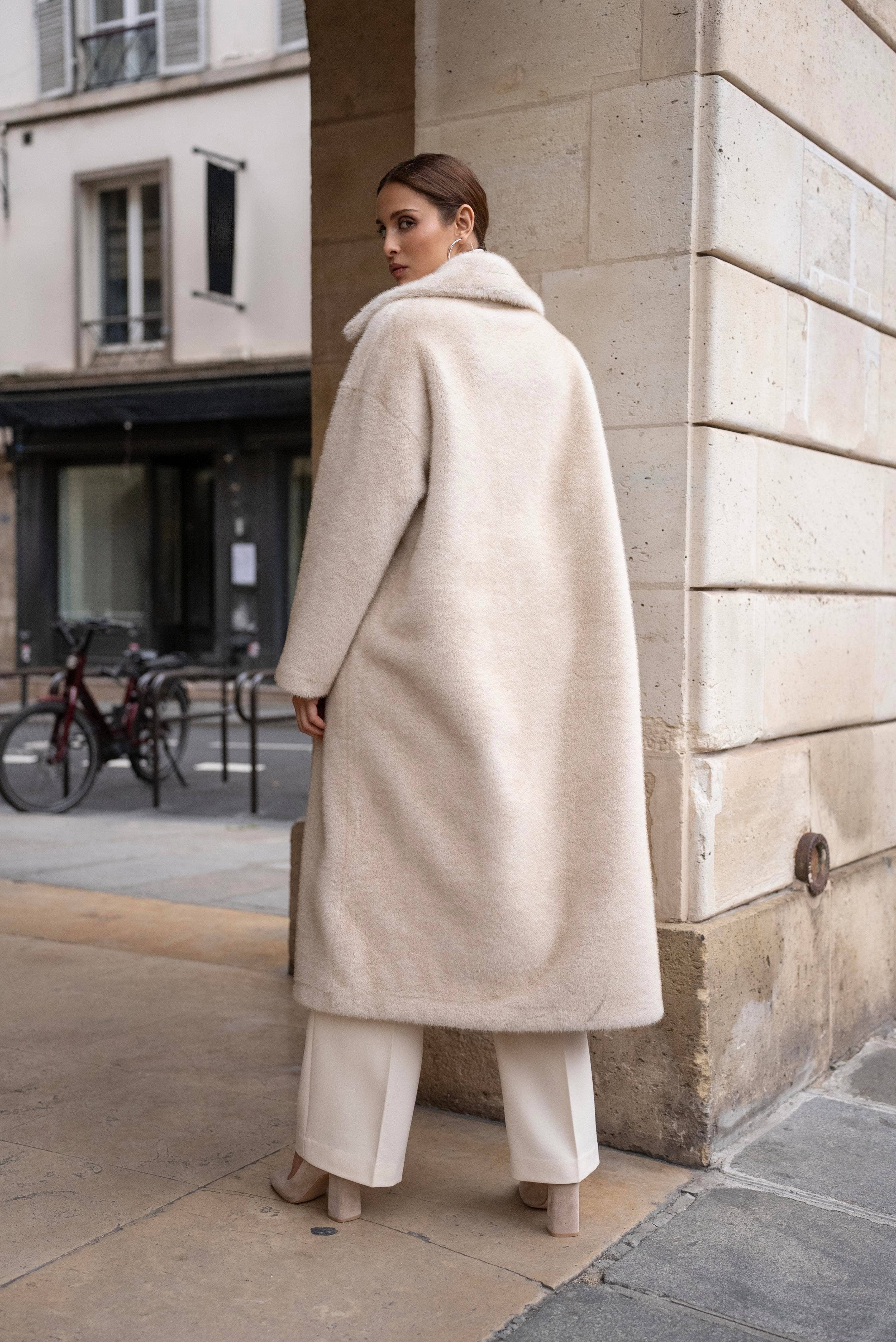 Attentif Paris - Wholesale Fur/Faux Fur Coat - Women's - Long synthetic fur coat with lapel collar2