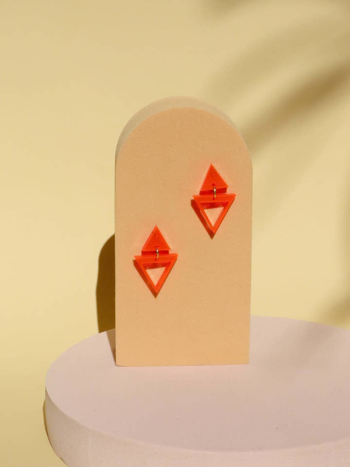 Neon Triangle Ohrhänger für den Großhandel von Niemalsmehrohne