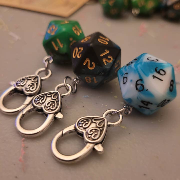 Con-Quest Crafts - Vendita all'ingrosso Portachiavi - Unisex - Ciondoli con Fermaglio D20 - Portachiavi / Tiretti per Cerniere - Dadi TRPG