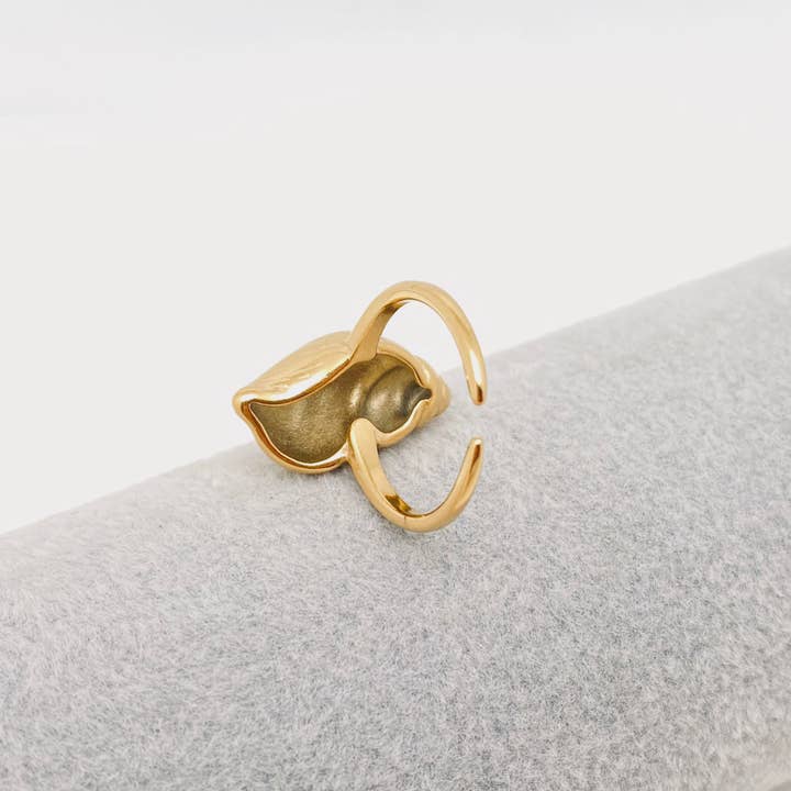 Mio Queena - Wholesale Cocktail/Statement Ring - Texture Design 18K Gold Plated Conch Ring - FGS