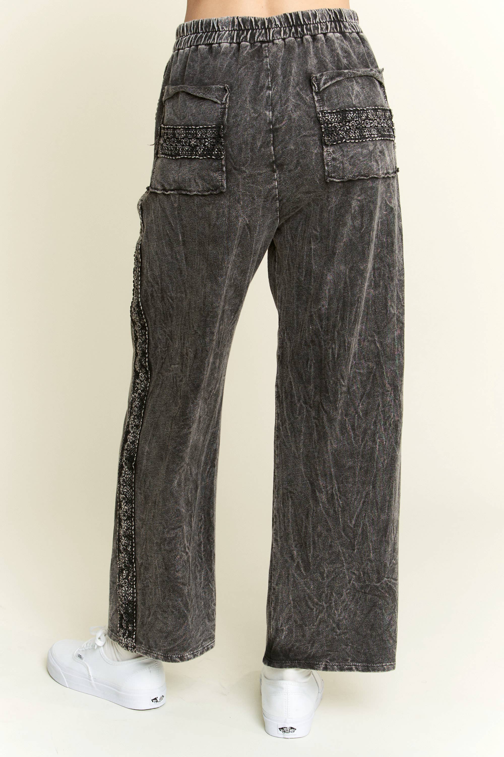 J.Her – Engroshandel Bukser - Dame – MineralWash Detaljerede bukser med korte frontlommer HP5810