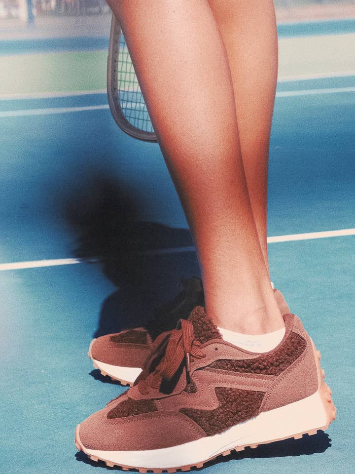 Lemonade Shoes – wholesale Vardagssneakers - Dam – CALINO - Sneakers i mocka med detaljer i fårskinn och tjock sula6