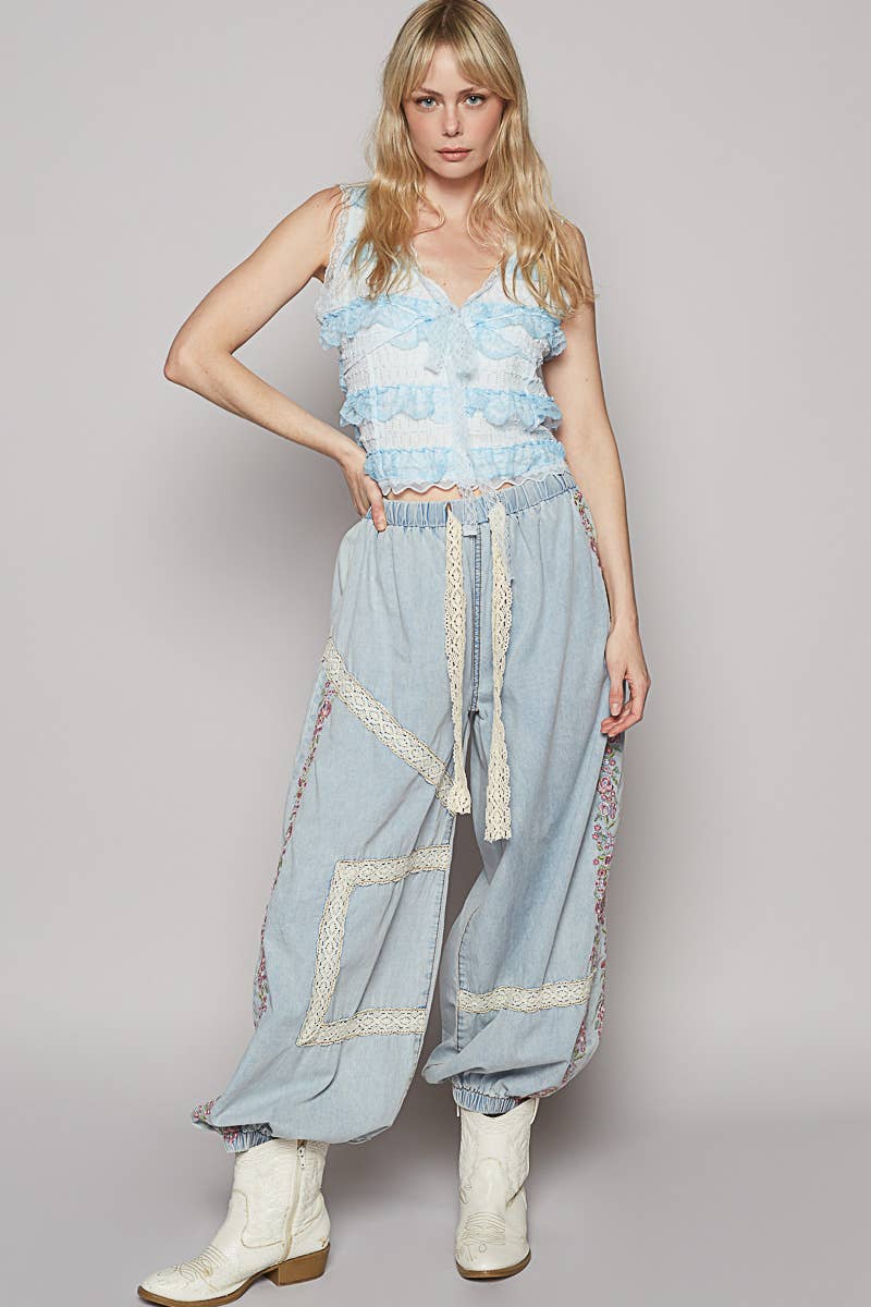 Pol Clothing - Wholesale Blouse - Women's - V-neck sleeveless cropped woven lace top15