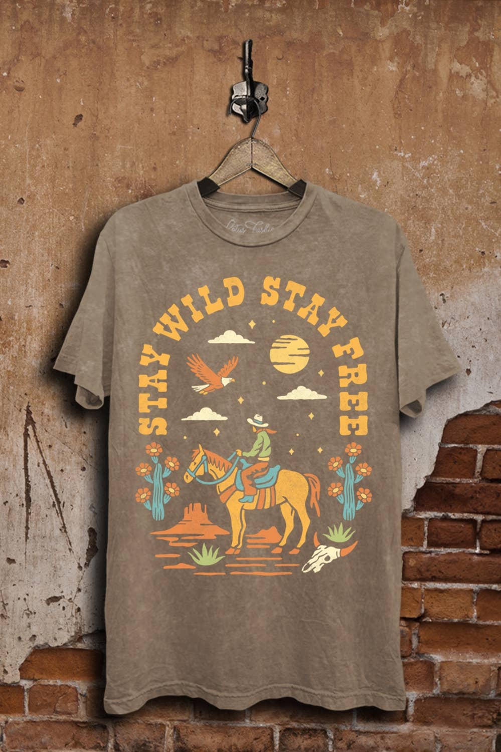 Lotus Fashion Collection - Vendita all'ingrosso Maglietta stampata - Donna - Maglietta Grafica Resta Selvaggio Resta Libero3