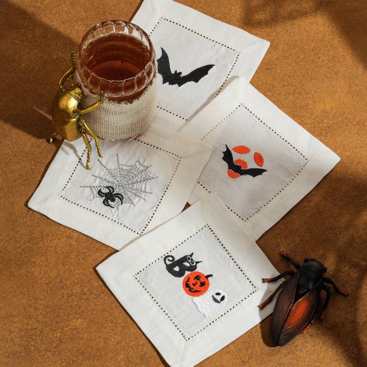 Serviettes à cocktail Haunted Night pour la vente par Tiramisu